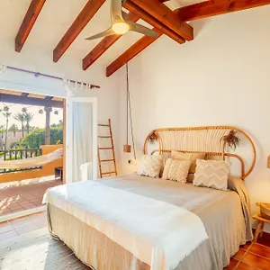 https://preciosa-casa-con-piscina-en-la-playa.balearic-islands.net